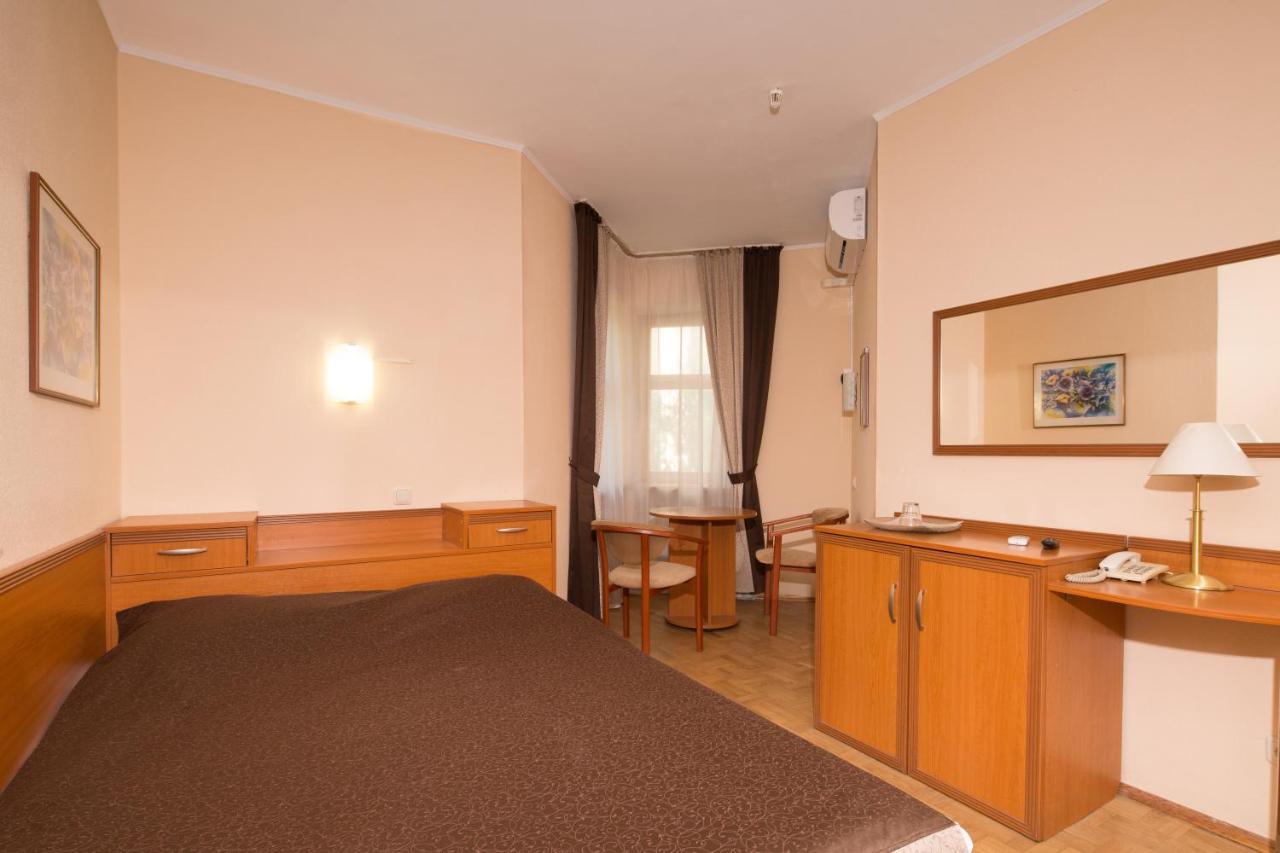 Hotel Zhayvir Kiev Exterior foto