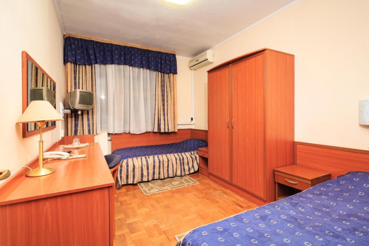 Hotel Zhayvir Kiev Exterior foto